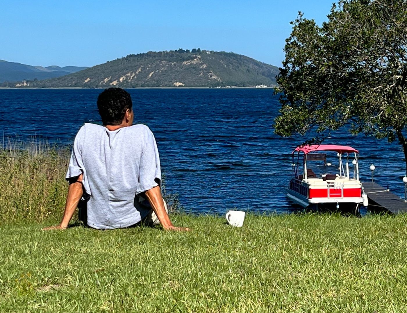 Lakeside lawns & gardens